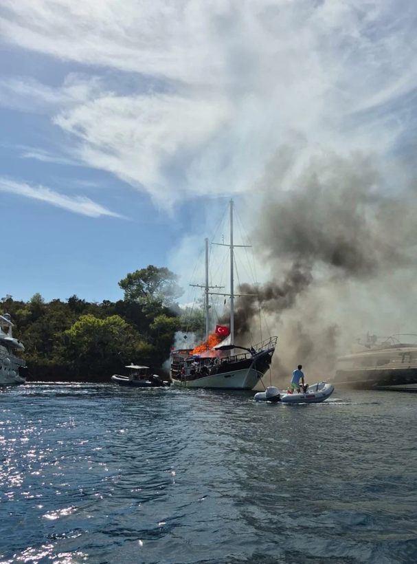 Fethiye'de tekne alev topuna döndü: Ekipler olay yerinde - Resim: 2