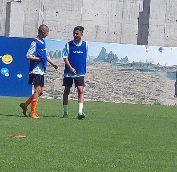 Başakşehirli genç futbolcuya bıçaklı saldırı! Ömer Faruk Kayaca yaşam mücadelesi veriyor - Resim: 5