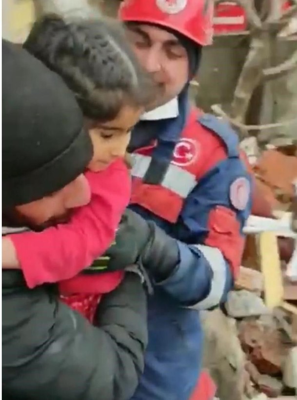 Kahramanmaraş merkezli 10 ilde büyük yıkıma neden olan deprem sonrası 30 günlük depremzede bebek kurtarıldı! - Resim: 6