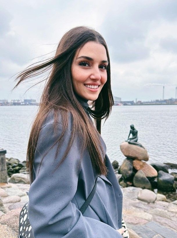 Gözde playboy Hakan Sabancı ile aşk yaşayan ünlü oyuncu Hande Erçel'in acı günü! En yakını hayatını kaybetti - Resim: 7
