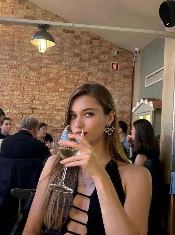 Afra Saraçoğlu sevgilisi Mert Ramazan Demir ile Lizbon tatilinde! - Resim: 10