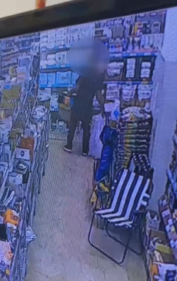 Market hırsızını kameralar ele verdi: Ev sahibi kendi kiracısı olduğunu fark etti - Resim : 1