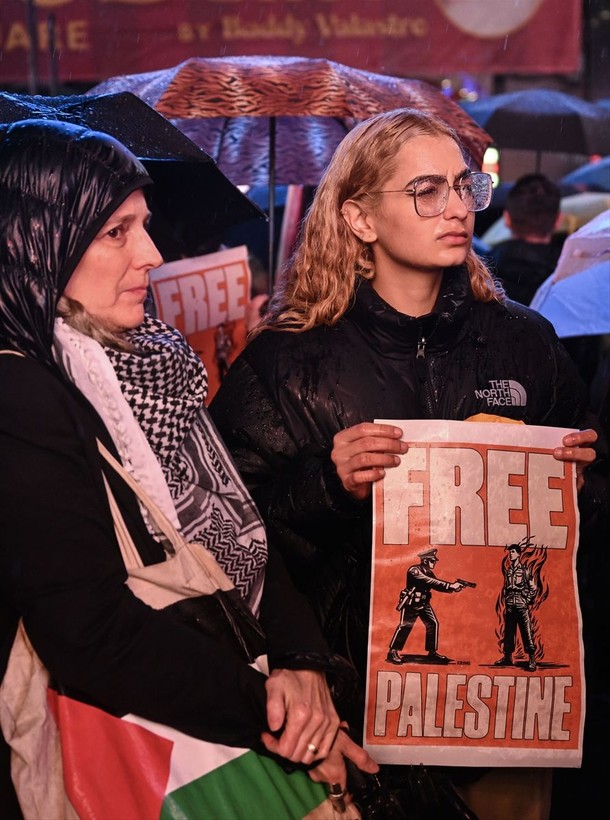 İsrail'i protesto için kendini yakan ABD askeri Times Meydanı'nda anıldı - Resim: 9
