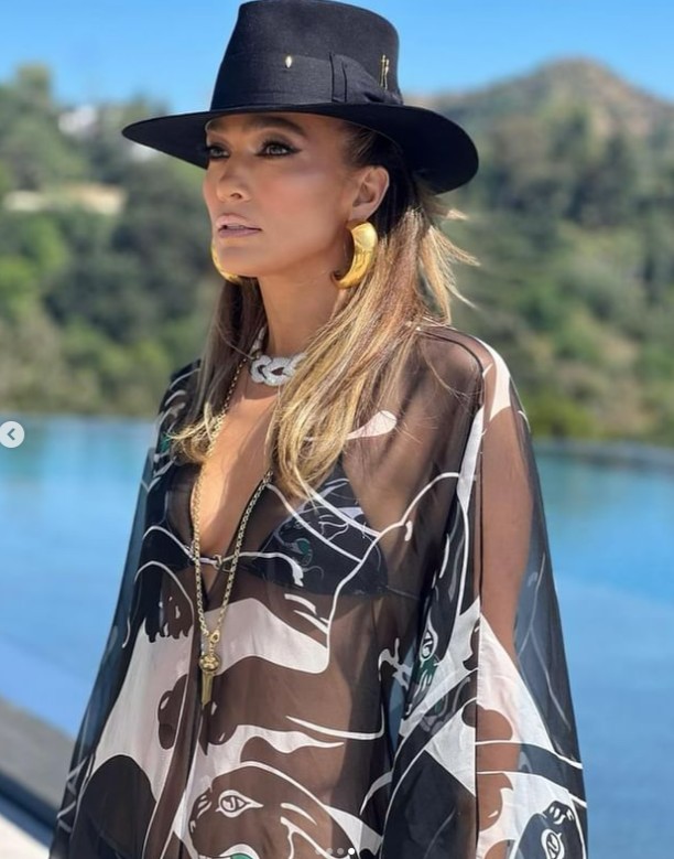 Jennifer Lopez bikinisiyle poz verdi hayranları yaşını sorguladı! "54 yaşında olamazsın" - Resim: 10