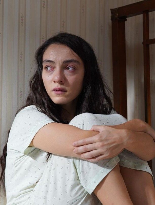 Başarılı oyuncu Merve Dizdar, Masumlar Apartmanı'nda oynadığı karakterden çıkamadığı için depresyona girdi - Resim: 3
