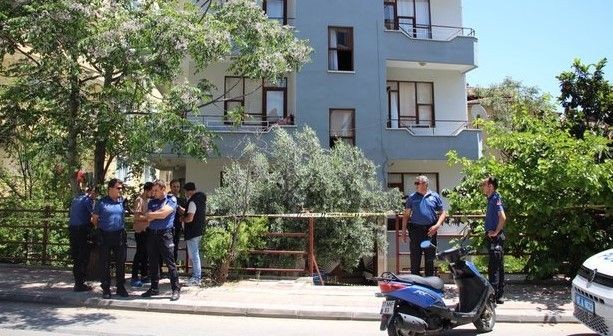 Gardırobun içinden vahşet çıktı! Tüyler ürperten olay komşuların ihbarıyla çözüldü! 70 yaşındaki kadının... - Resim: 3