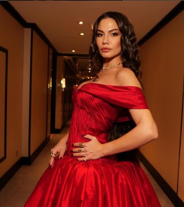 Demet Özdemir'in yıllar süren hasreti bitti! Baba-kız pozlarına beğeni yağdı - Resim: 2