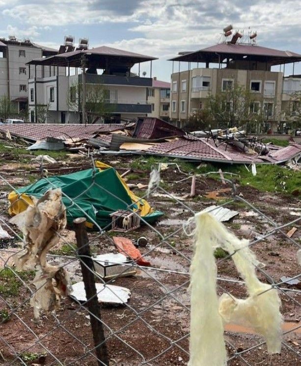 Kahramanmaraş'ta fırtına depremzedelerin çadırlarını uçurdu! Yaralılar var - Resim: 2