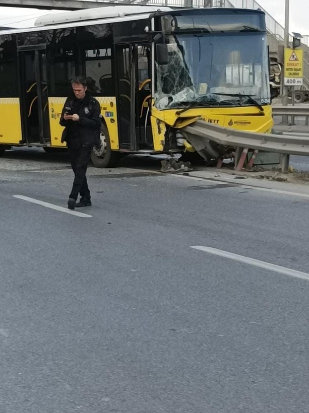 Son dakika... İETT otobüsü bariyerlere çarptı: Yaralılar var - Resim: 4