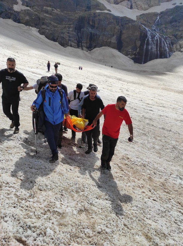 Cilo buzullarında kaybolan 2 kişiyi arama çalışmaları yarına bırakıldı - Resim: 12