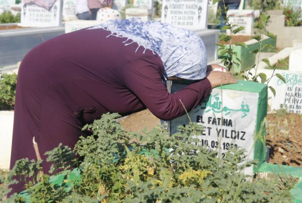 Deprem bölgesinde buruk bayram! Onların ilk ziyareti kabristana - Resim: 4