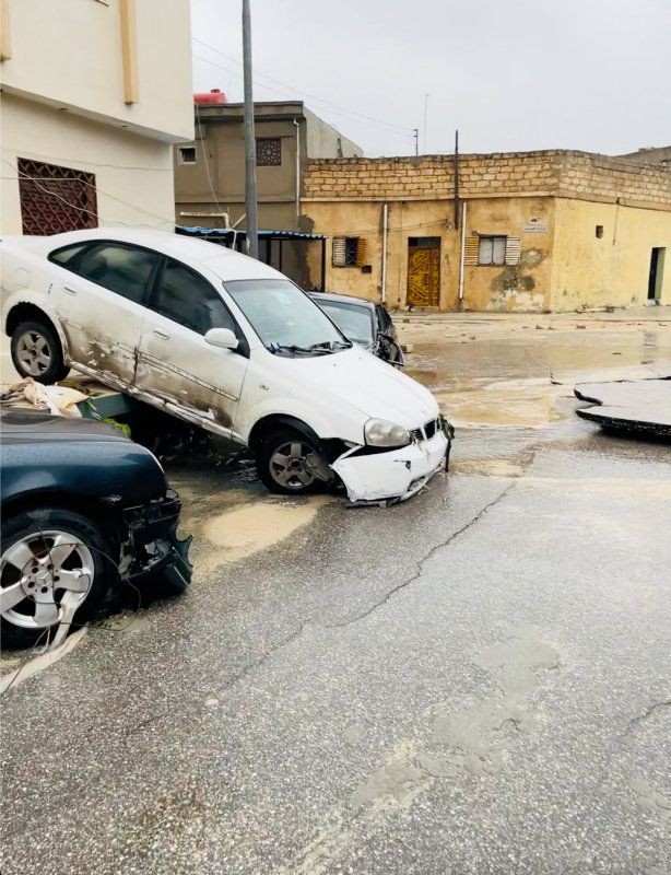 Libya'daki sel şehri bataklığa çevirdi! İlk günün görüntüleri dünyayı şoke etti - Resim: 85