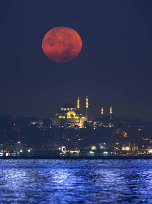 Mavi Ay olarak da bilinen Süper Ay İstanbul'da görsel şölen oluşturdu - Resim: 13