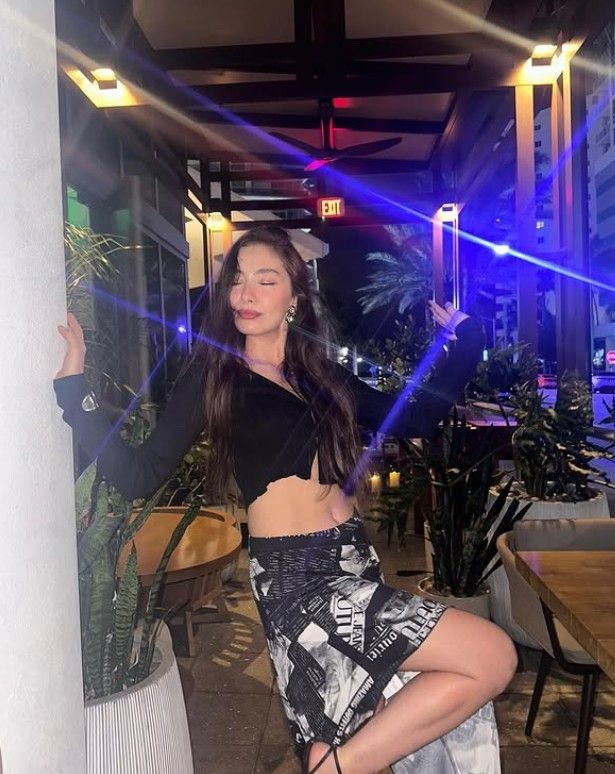 Çiçeği burnunda anne Neslihan Atagül'ün yatak pozlarına beğeni yağdı - Resim: 1
