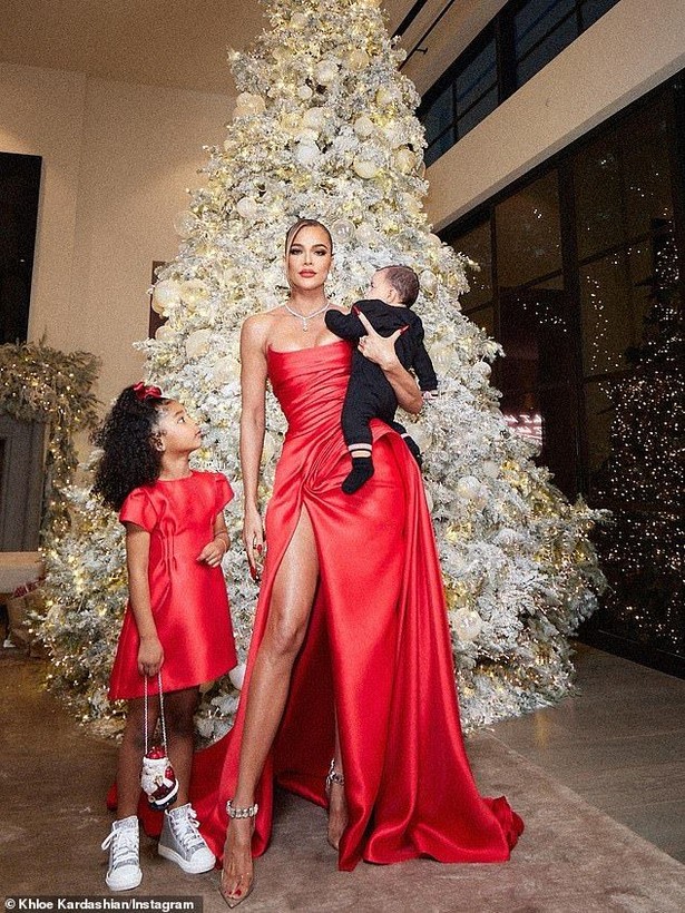 Kardashian, oğlu ve kızıyla Noel pozunu paylaştı - Resim: 4