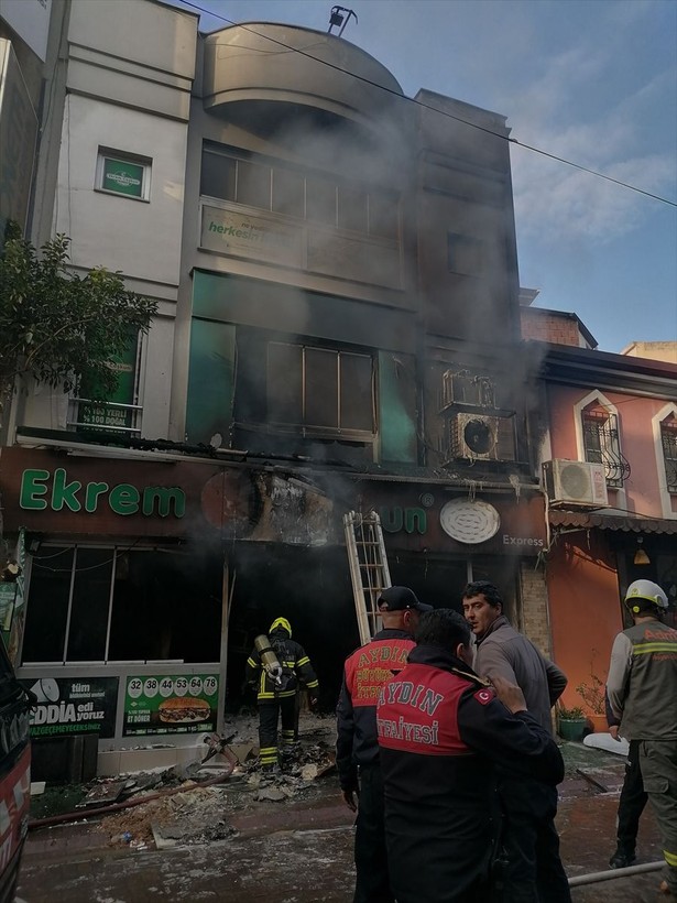 Aydın Nazilli'deki patlamadan dram çıktı! 7 kişinin öldüğü olayda Emine Düztepe ve kızı İrem birbirlerine sarılı bulundular - Resim: 2