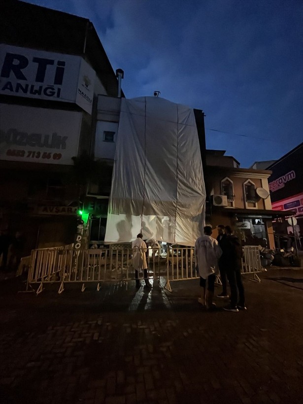 Aydın Nazilli'deki patlamadan dram çıktı! 7 kişinin öldüğü olayda Emine Düztepe ve kızı İrem birbirlerine sarılı bulundular - Resim: 17