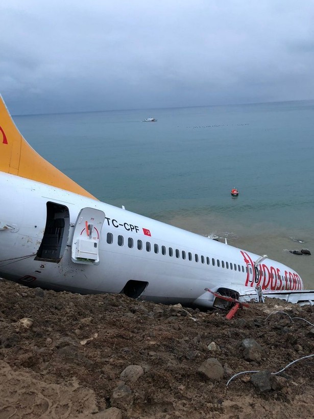 Trabzon'da pistten çıkan Pegasus uçağı büyük panik yaratmıştı! Uçağın pilotu yardımcısını suçlu buldu - Resim: 10