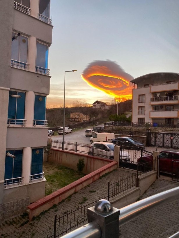 Bursa'da merceksi bulut görüldü! Dünyada gündem oldu: UFO'ya benziyor - Resim: 11