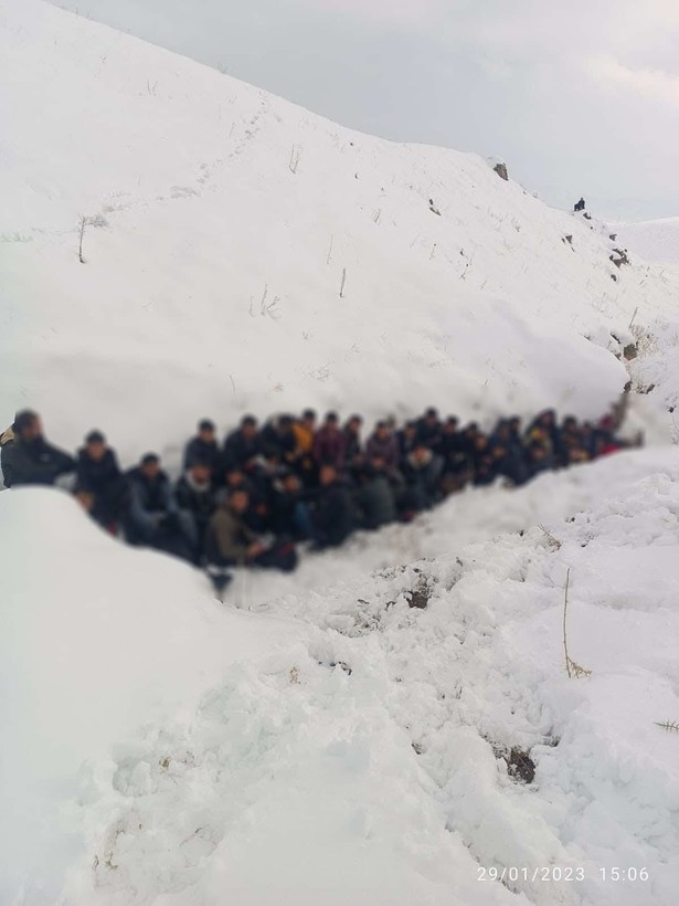 Van'da 240 kaçak göçmen yakalandı, 5 organizatör tutuklandı - Resim: 3