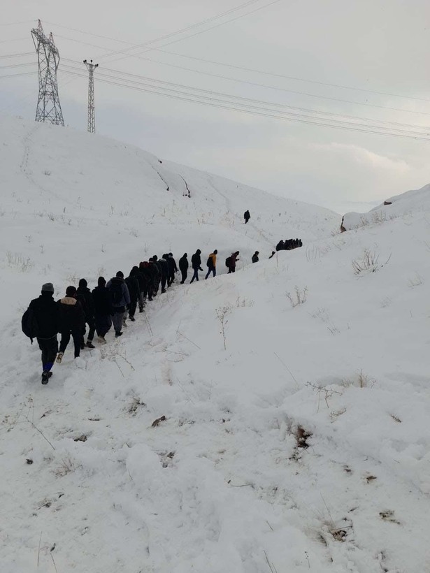 Van'da 240 kaçak göçmen yakalandı, 5 organizatör tutuklandı - Resim: 1