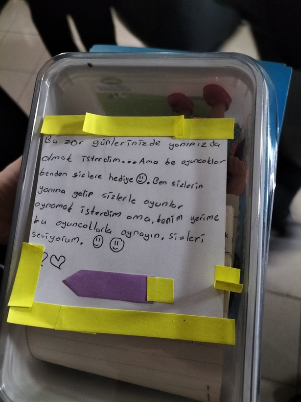 Çocukların gönderdikleri yardımların üzerine yazdıkları notlar hepimizin gözlerini doldurdu - Resim: 11