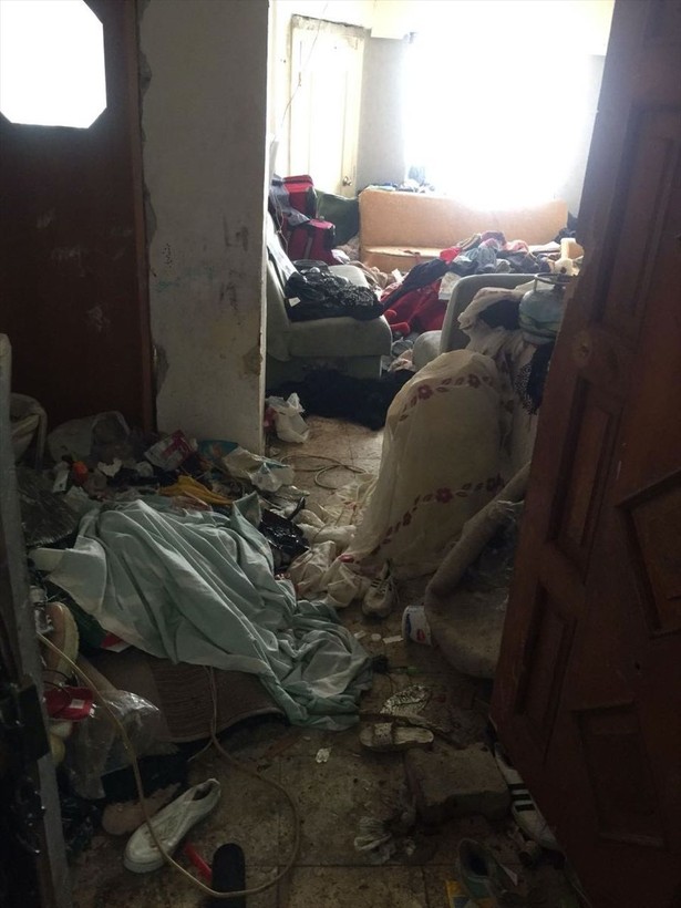 Şaka gibi ama gerçek! Evinden 3 kamyon çöp çıktı - Resim: 4