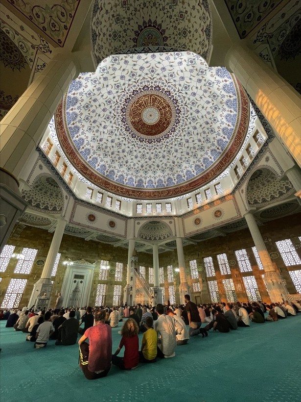 İslam aleminde bayram namazı coşkusu! Camiler doldu taştı - Resim: 41