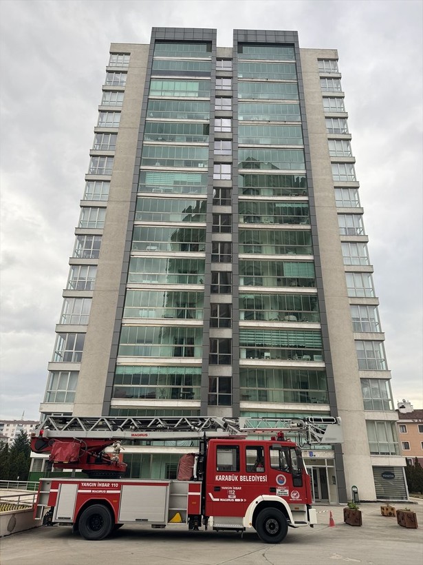 Karabük'te 16 katlı binada yangın ve kurtarma tatbikatı! Mahsur kalanlar için itfaiye ekipleri devreye girdi - Resim: 1