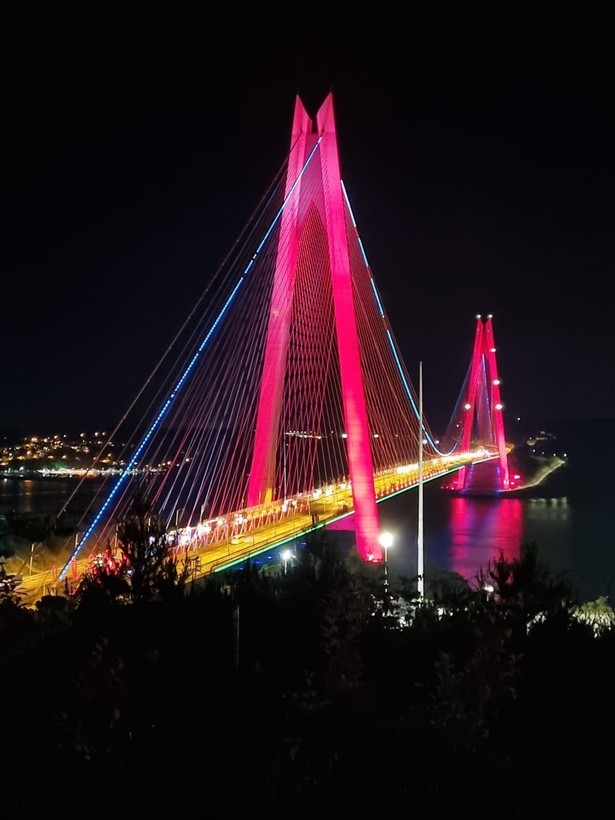İstanbul'da köprüler Azerbaycan bayrağının renkleri ile ışıklandırıldı - Resim: 3