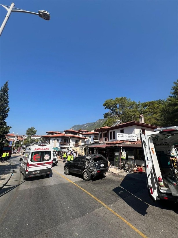 Muğla'da can pazarı! Günübirlik tatilcileri taşıyan tur otobüsünün freni patladı: 2 ölü, 32 yaralı - Resim: 20