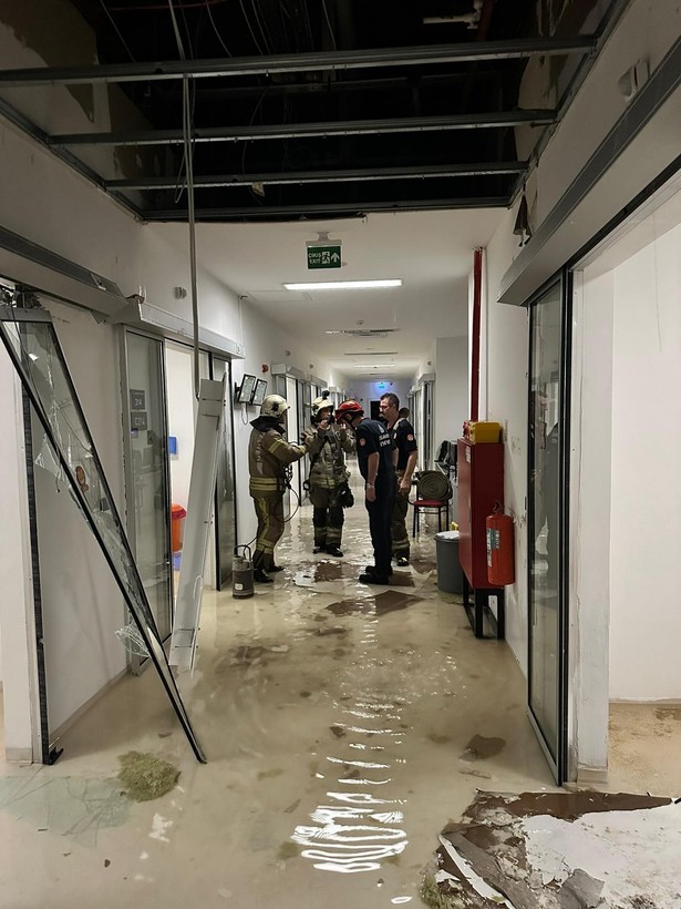 Prof. Dr. Murat Dilmener Acil Durum Hastanesi'nde korku dolu anlar! Tavan çöktü! 1 bebek hayatını kaybetti - Resim: 8