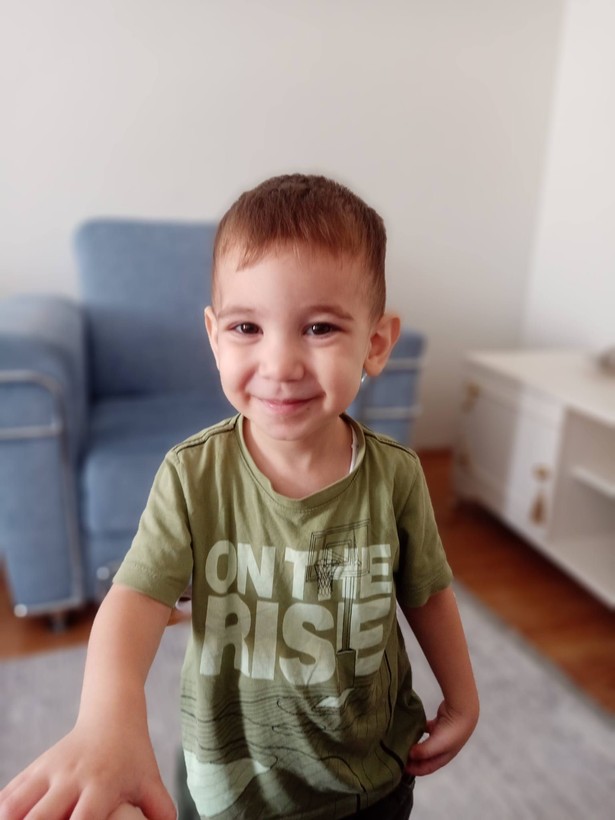Gaziosmanpaşa'da korkunç kaza! Küçük Metehan abisini beklerken servis minibüsünün altında kaldı - Resim: 1