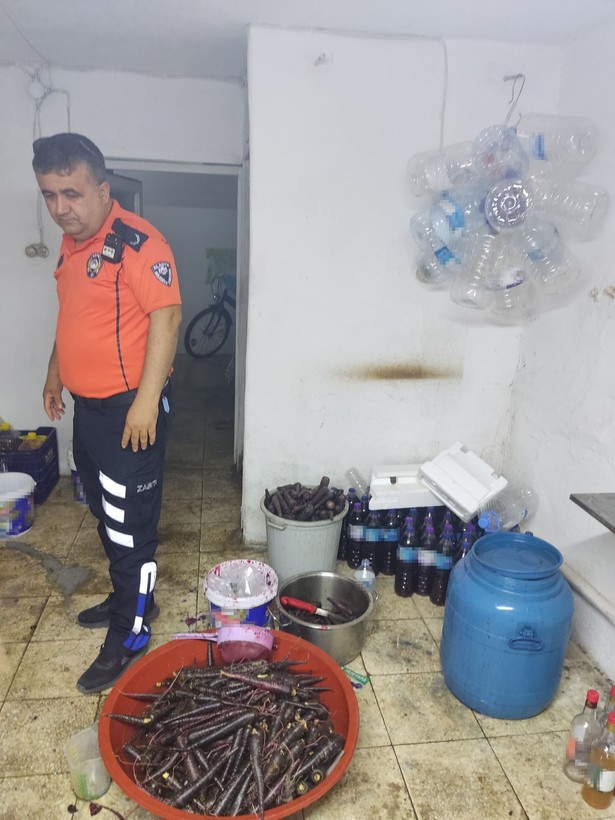 Mide bulandıran görüntüler! Tuvaletle iç içe olan şalgam imalathanesi mühürlendi - Resim: 4