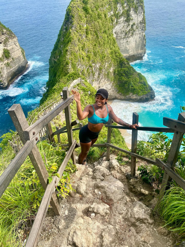 Yürüyüş yaparken aktif yanardağın içine düştü! Kadın turistten 3 gündür haber alınamıyor - Resim: 6