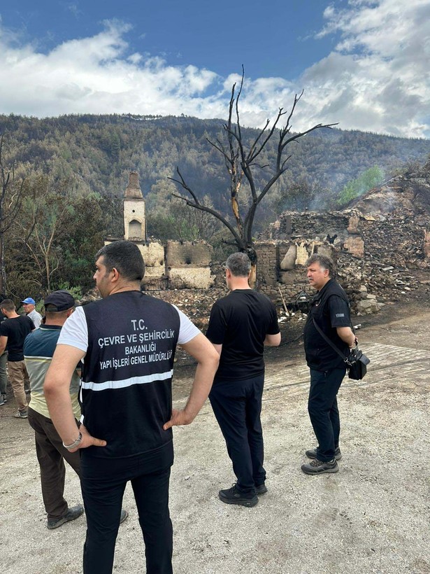 Bakan Kurum Bilecik’teki orman yangınıyla ilgili konuştu: Yaraları hızla saracağız, devletimiz yanınızdadır - Resim: 6