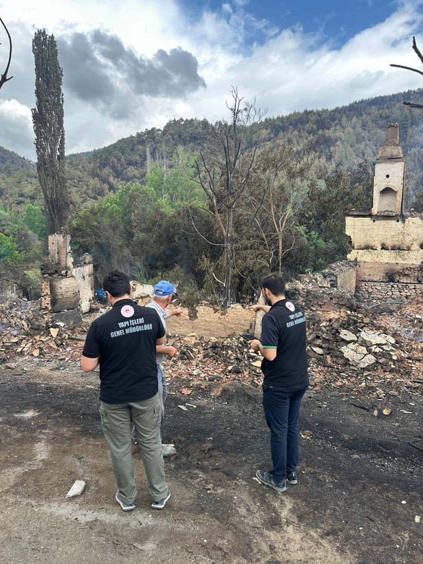 Bakan Kurum Bilecik’teki orman yangınıyla ilgili konuştu: Yaraları hızla saracağız, devletimiz yanınızdadır - Resim: 5