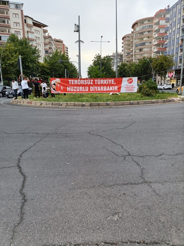 Terörsüz Türkiye kapsamında Diyarbakır Surları'na 3 Hilal asıldı - Resim: 3