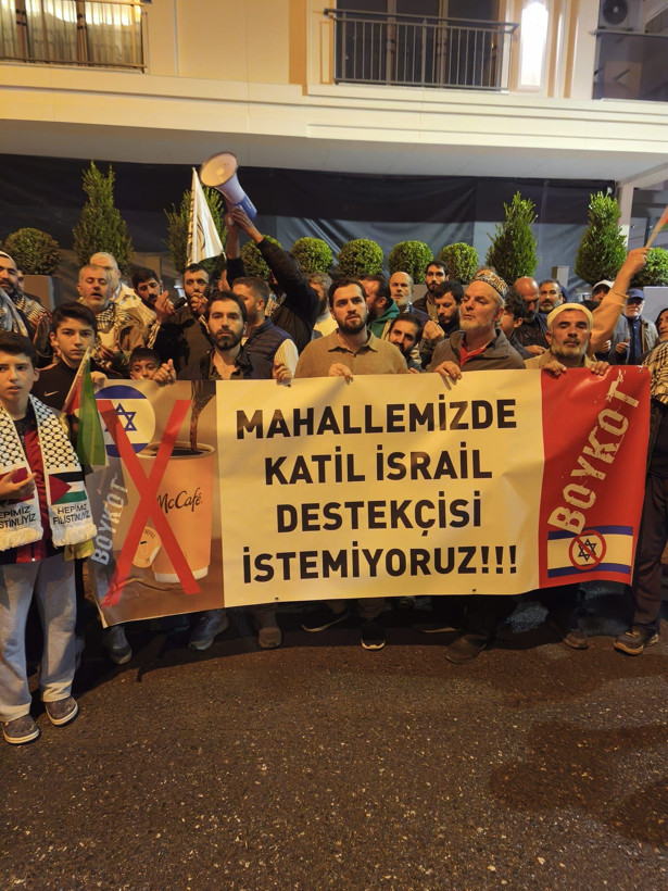 Üsküdar'da İsrail boykotu: McDonald's karşıtı protesto büyüyor - Resim: 1