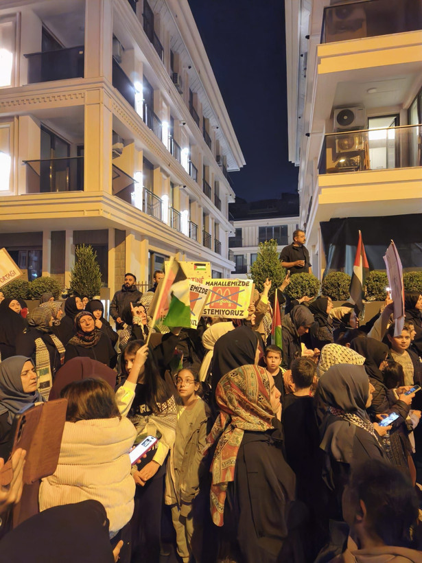 Üsküdar'da İsrail boykotu: McDonald's karşıtı protesto büyüyor - Resim: 7