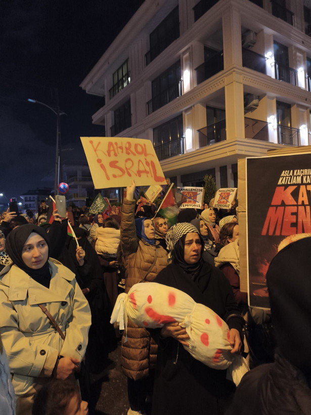Üsküdar'da İsrail boykotu: McDonald's karşıtı protesto büyüyor - Resim: 8