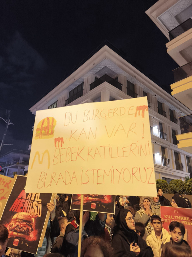 Üsküdar'da İsrail boykotu: McDonald's karşıtı protesto büyüyor - Resim: 5