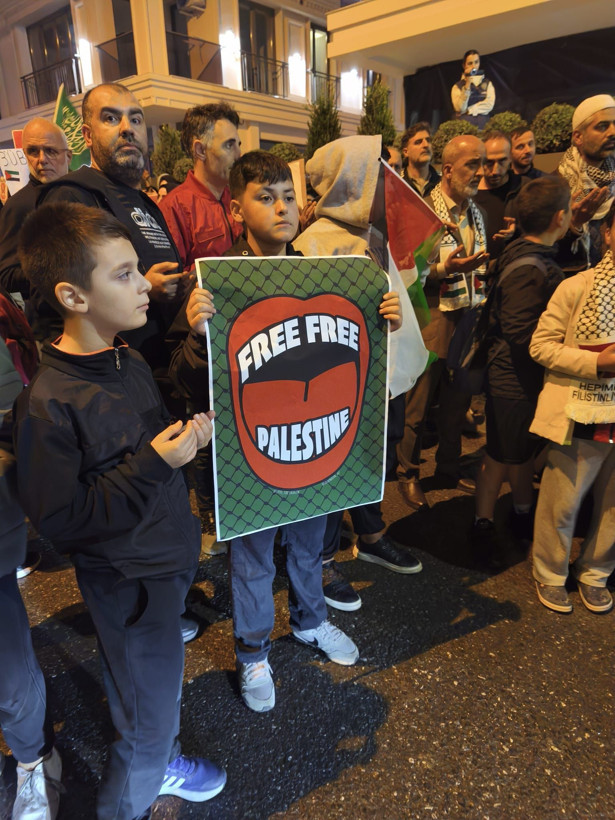 Üsküdar'da İsrail boykotu: McDonald's karşıtı protesto büyüyor - Resim: 2