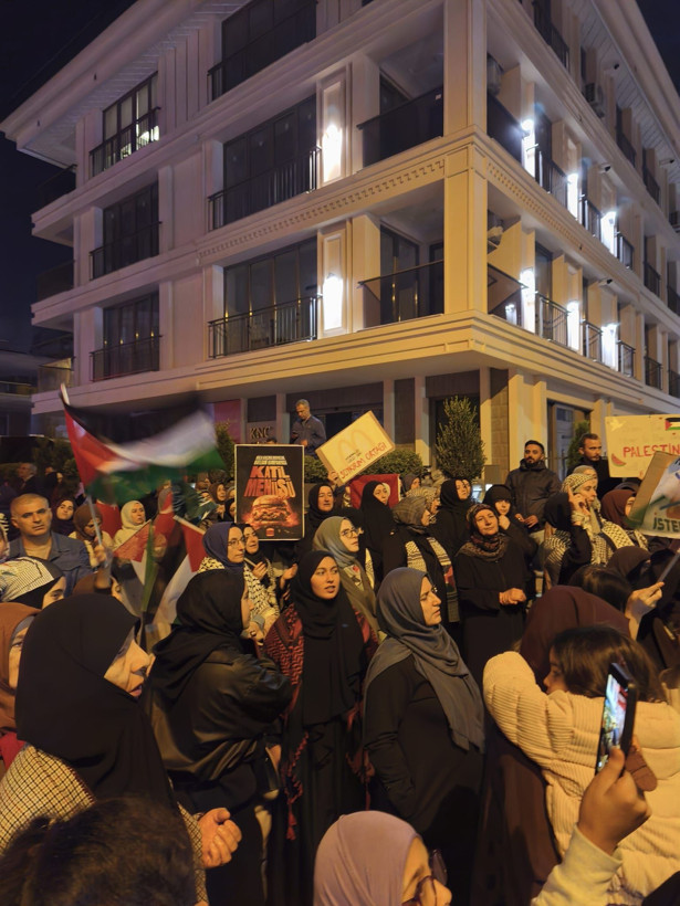 Üsküdar'da İsrail boykotu: McDonald's karşıtı protesto büyüyor - Resim: 9