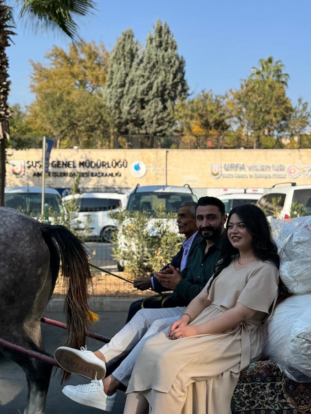 Şanlıurfa'da sıra dışı bir çeyiz taşıma merasimi - Resim: 1