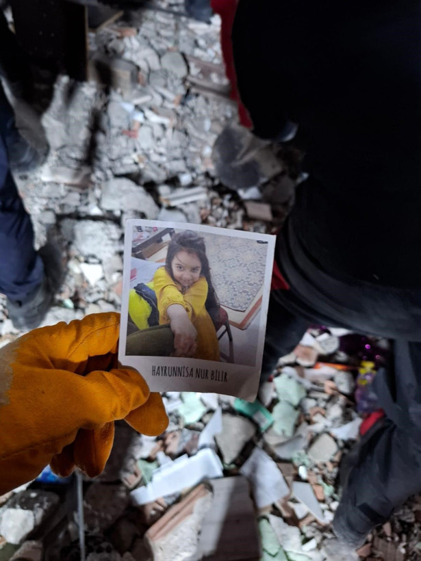 Enkazdan kurtarılan Dilara'ya acı haber verildi - Resim: 11