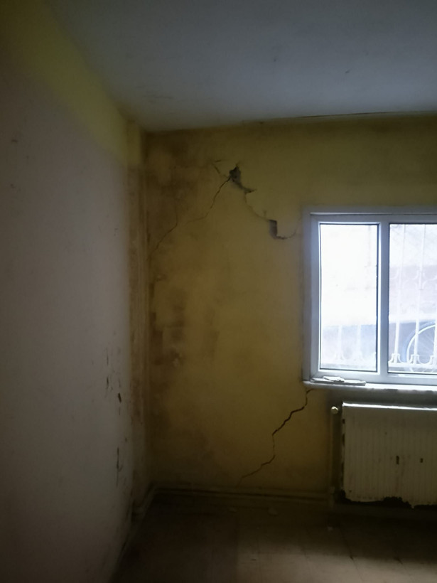 Beykoz'da duvarlarında çatlak oluşan 2 bina tahliye edildi - Resim: 7