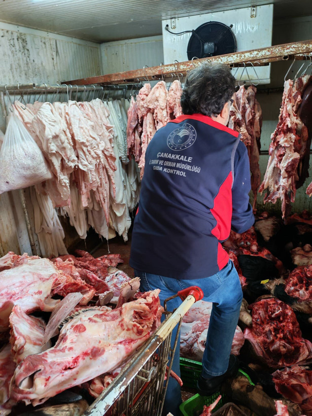 Çanakkale’de izinsiz ve uygunsuz koşullarda et işleme faaliyeti gösteren işletme mühürlendi - Resim: 2