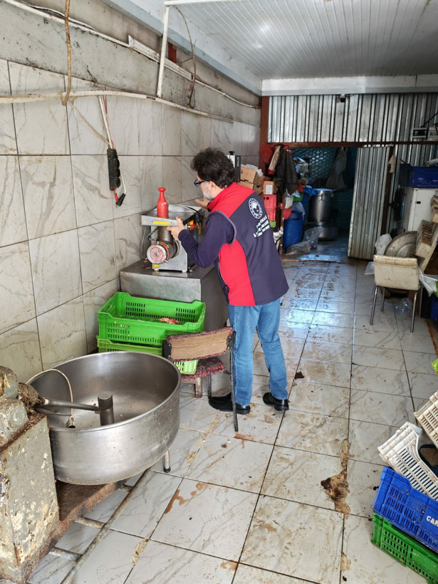 Çanakkale’de izinsiz ve uygunsuz koşullarda et işleme faaliyeti gösteren işletme mühürlendi - Resim: 6