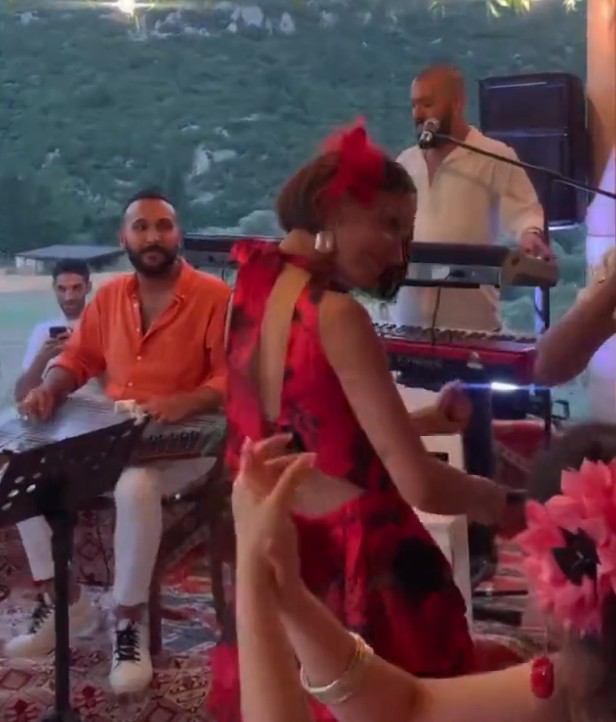 Zeynep Bastık 30 yaşına girdi! Olay doğum gününden dudak dudağa poz geldi - Resim: 8